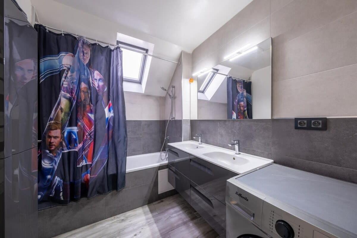 Disney Avengers Home Маньї-ле-Онгр Екстер'єр фото