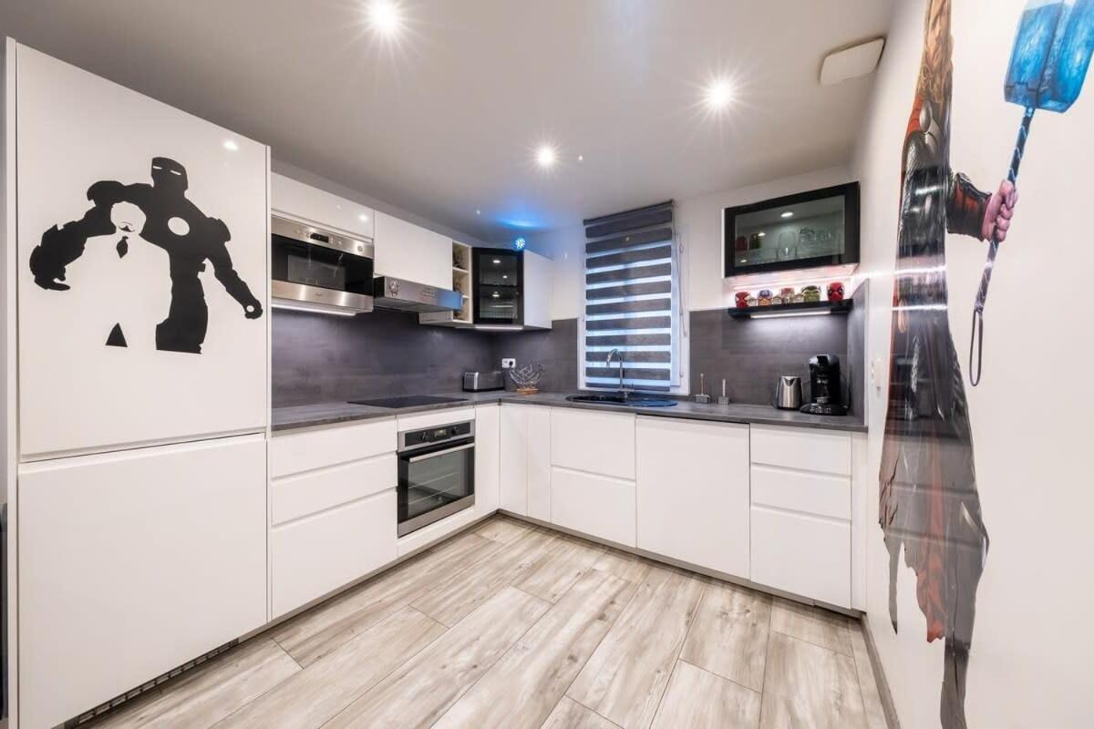 Disney Avengers Home Маньї-ле-Онгр Екстер'єр фото
